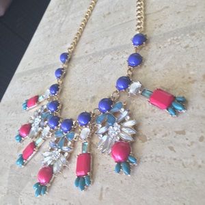 Trendy jeweled necklace